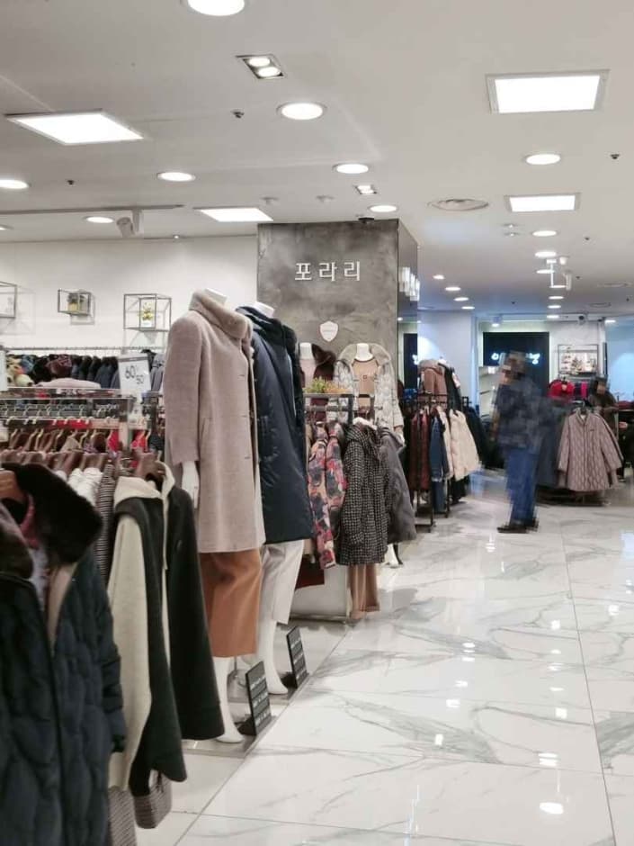 Pollari - Newcore Pyeongchon Branch [Tax Refund Shop] (포라리 뉴코아 평촌)