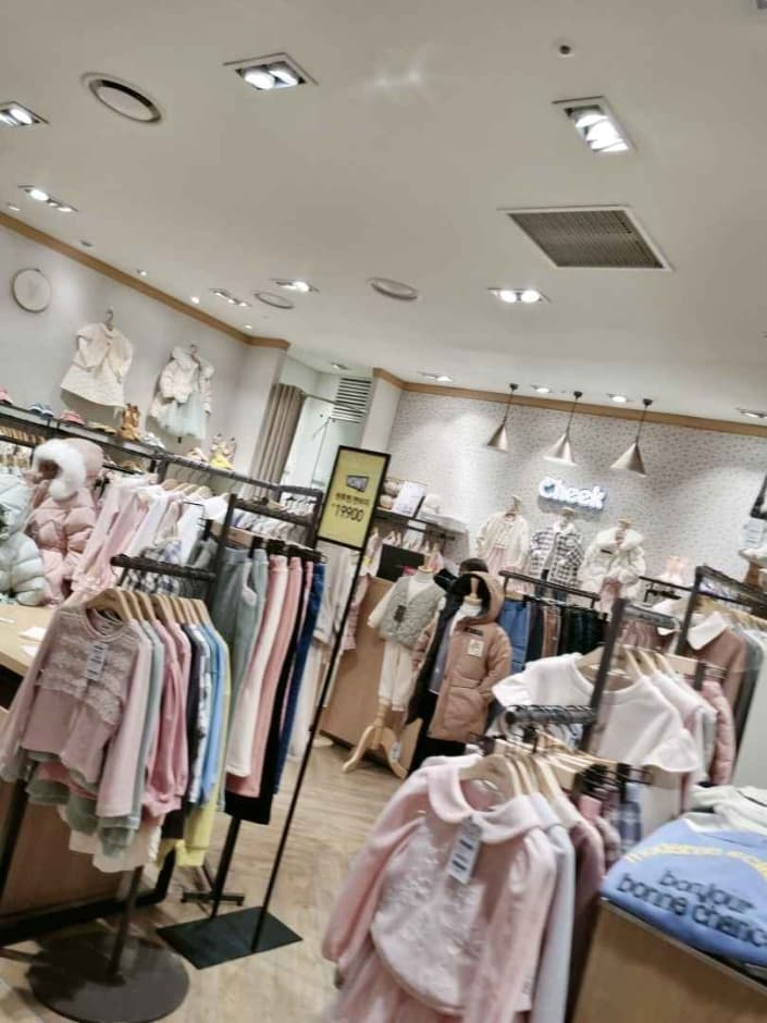 Cheek - NC Singuro Branch [Tax Refund Shop] (치크 nc신구로)