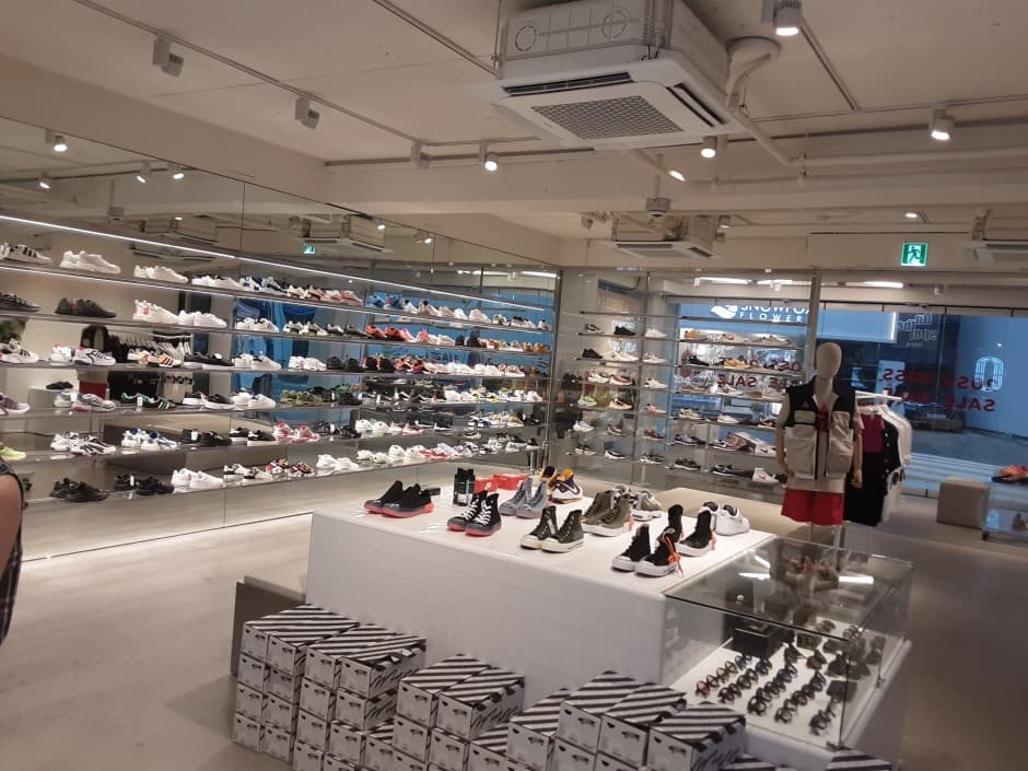 On The Spot [Tax Refund Shop] (온더스팟)