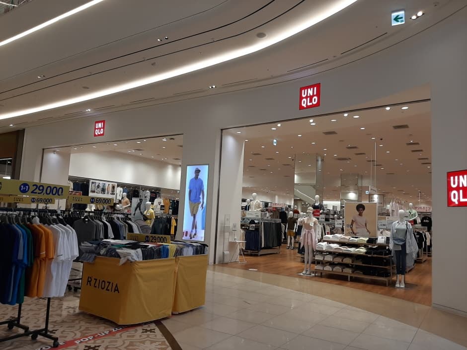 Uniqlo - Starfield Wirye Branch [Tax Refund Shop] (유니클로 스타필드위례)
