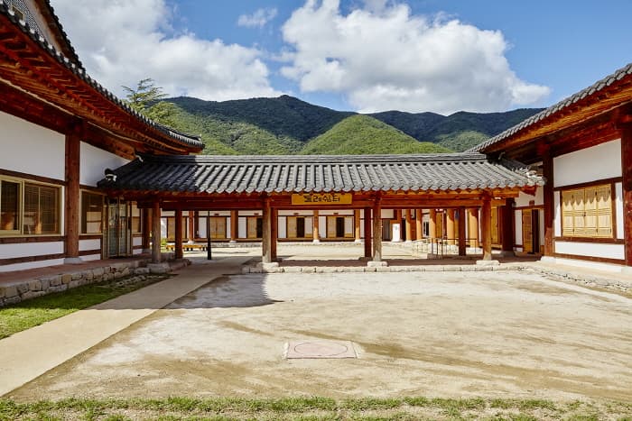 Pohang Traditional Culture Center (포항전통문화체험관)