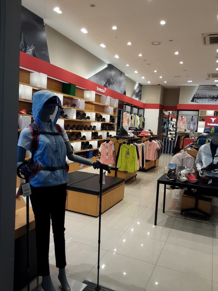 Treksta - Lotte Gimhae Branch [Tax Refund Shop] (트렉스타 롯데김해)
