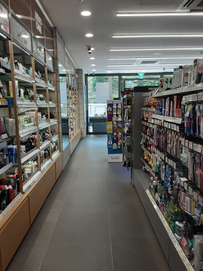 Olive Young - Guil Station Branch [Tax Refund Shop] (올리브영 구일역)