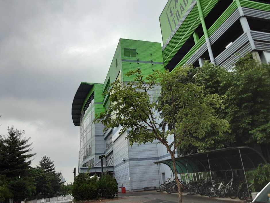 E-Mart Traders - Wolpyeong Branch [Tax Refund Shop] (이마트트레이더스 월평)