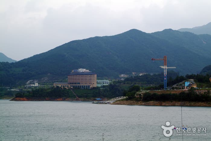 Cheongpung Land (청풍랜드)