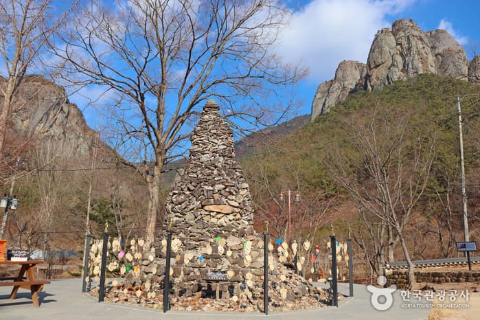 경북_청송_[소도시 낭만여행 마이리틀시티] 겨울을 더 겨울답게, 얼음꽃 피고 지는 ‘겨울왕국’ 청송_10