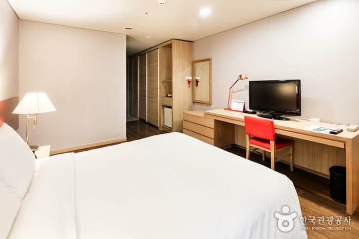 서울_라마다 호텔앤스위트 서울 남대문_슈페리어더블 3