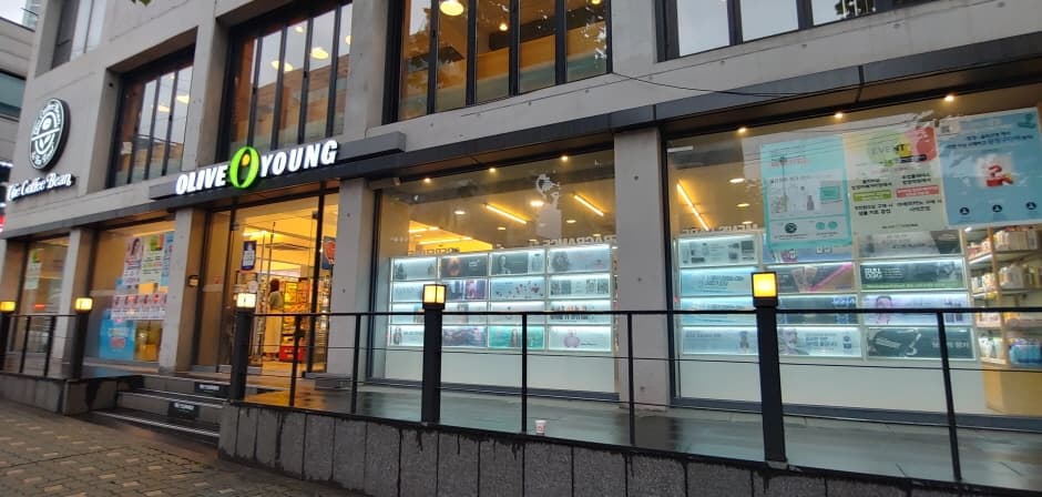 Olive Young - Hapjeong Café Street Branch [Tax Refund Shop] (올리브영 합정카페거리)