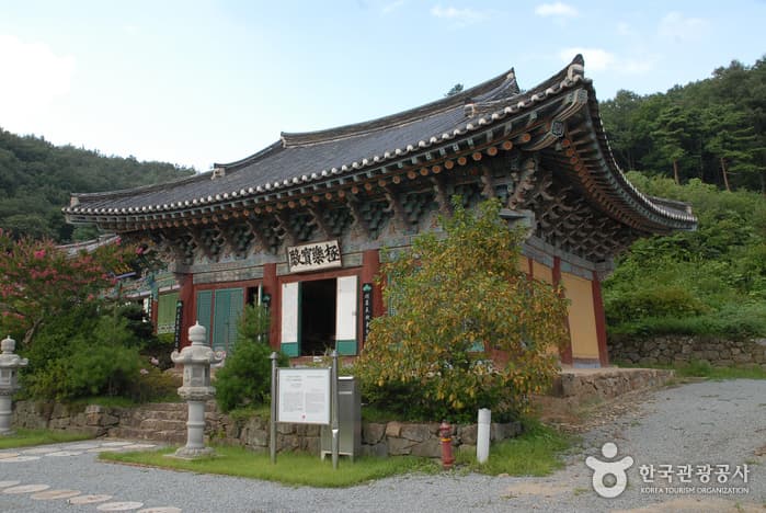 비암사 극락보전