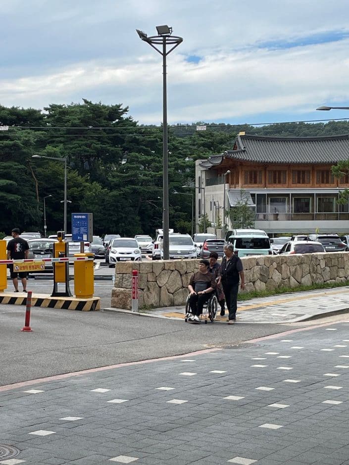 진관사_실제 휠체어 관광 모습