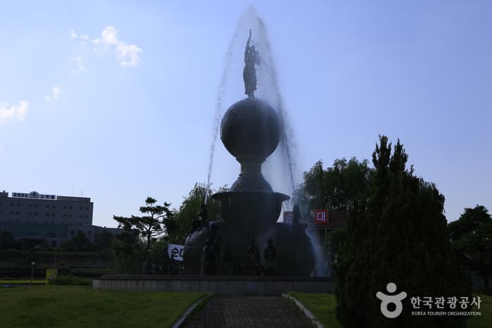 Chojeongyaksu Mineral Spring (초정약수)