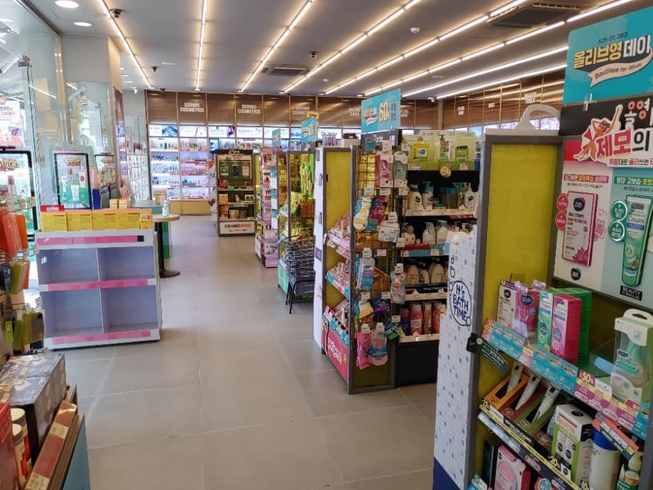 Olive Young - Daegu Beomeo Branch [Tax Refund Shop] (올리브영 대구범어)