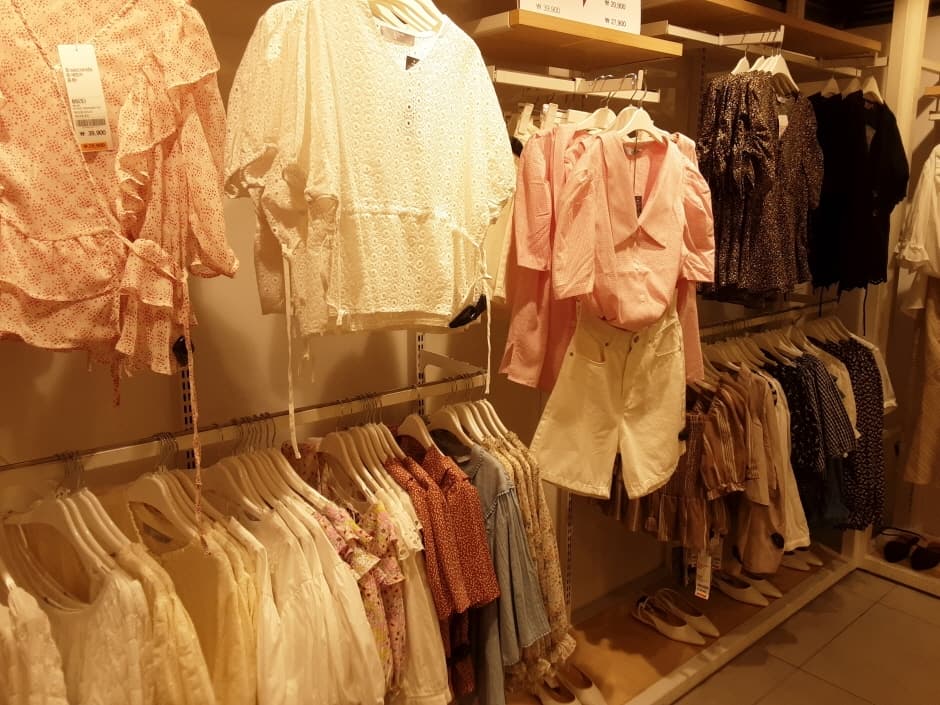 에잇세컨즈 신세계 충청점_3