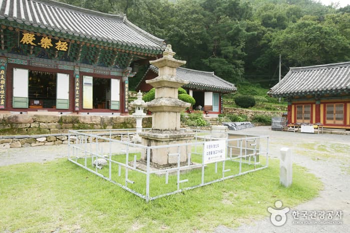 용연사삼층석탑