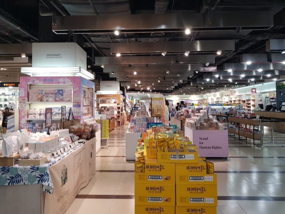 Hottracks - Daegu Branch [Tax Refund Shop] (핫트랙스 대구점)