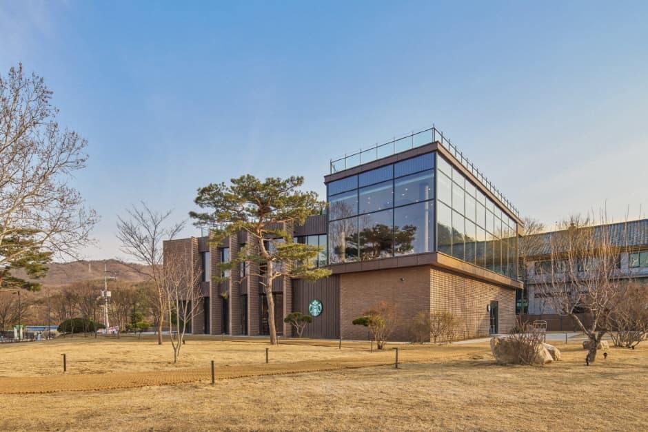 Starbucks Buckhansan (스타벅스 더북한산)