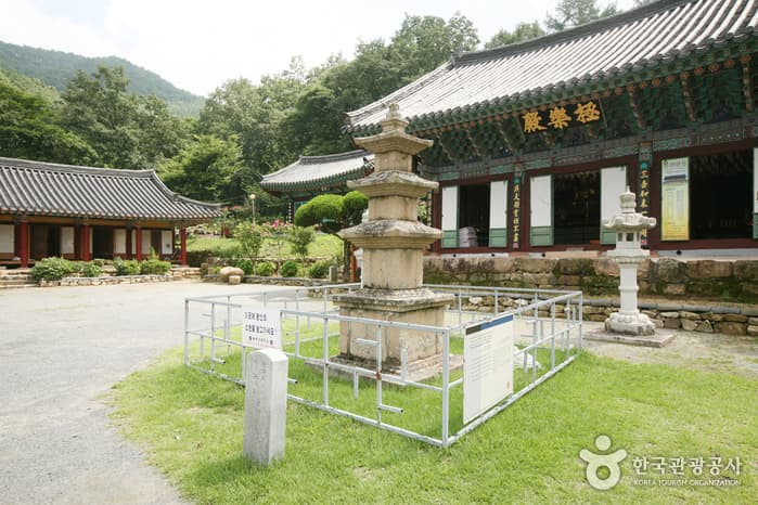 용연사삼층석탑