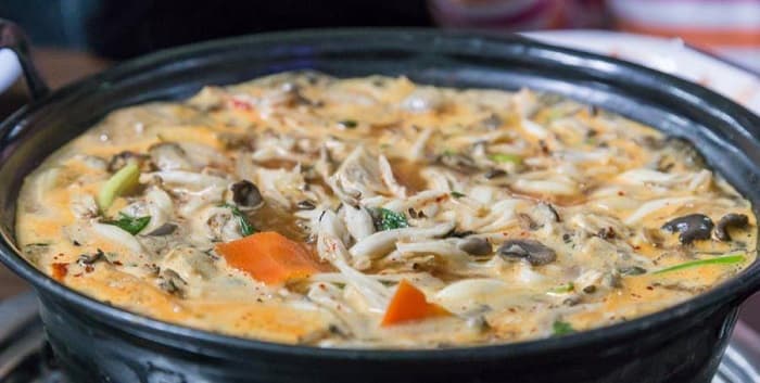 Gonghang Kalguksu (공항칼국수)