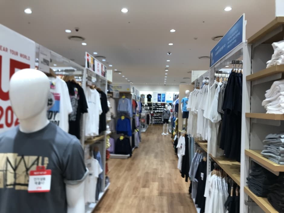 Uniqlo - Lotte Mall Eunpyeong Branch [Tax Refund Shop] (유니클로 롯데은평)