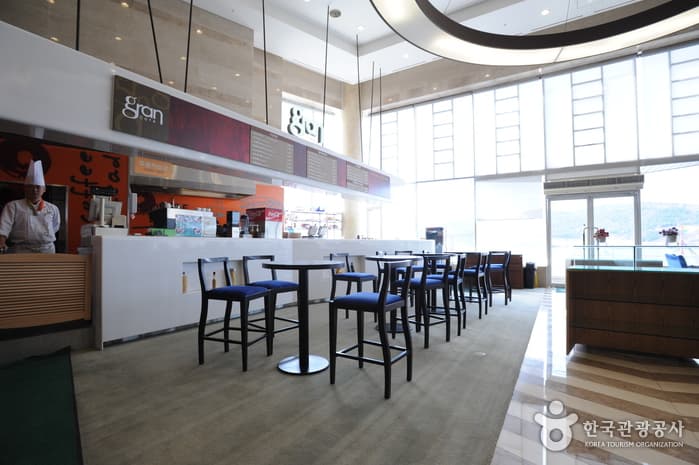 경북 경주시_대명리조트 경주_부대시설(그랑카페)_1