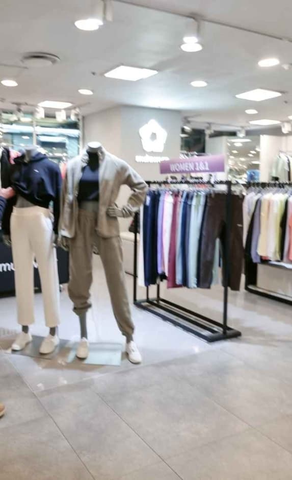 Mulawear - Newcore Pyeongchon Branch [Tax Refund Shop] (뮬라웨어 뉴코아 평촌)