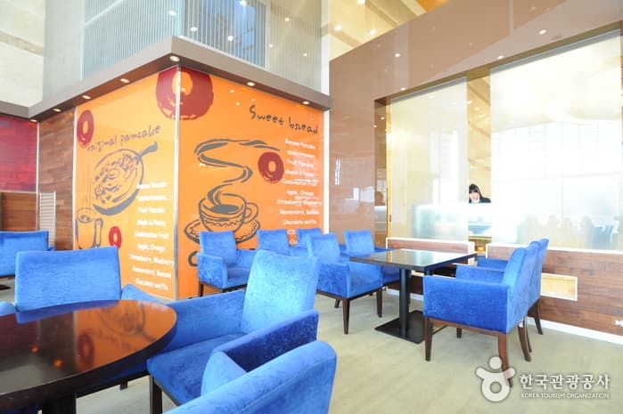 경북 경주시_대명리조트 경주_부대시설(그랑카페)_2