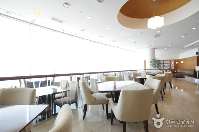 경북 경주시_대명리조트 경주_부대시설(스카이라운지_라퓨타)_1