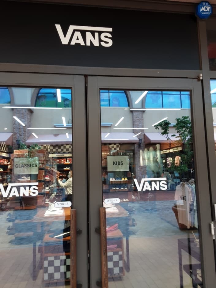 Vans - Lotte Giheung Branch [Tax Refund Shop] (반스 롯데기흥)