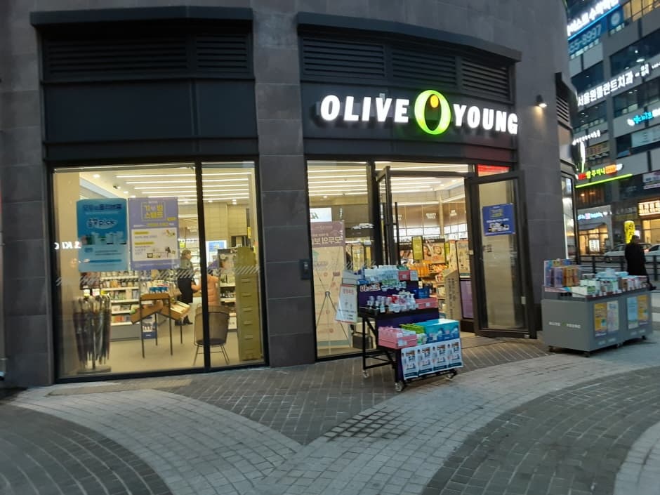 Olive Young - Cheonan Sinbuldang Branch [Tax Refund Shop] (올리브영 천안신불당)