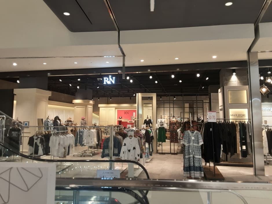 RN - Lotte Outlets Dongbusan Branch [Tax Refund Shop] (RN 롯데아울렛 동부산점)