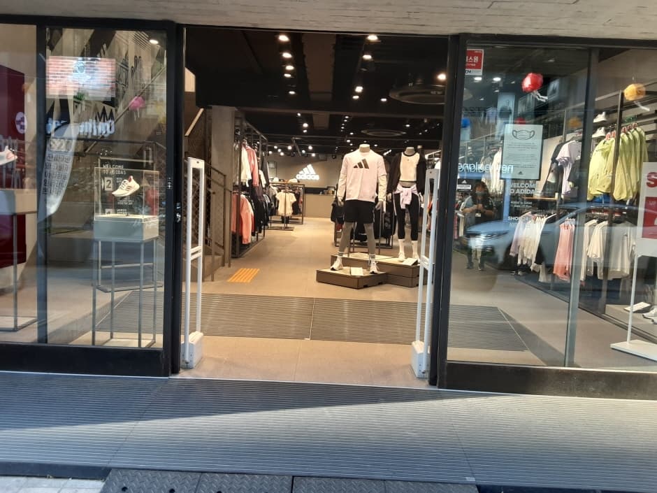 아디다스 광복점_2