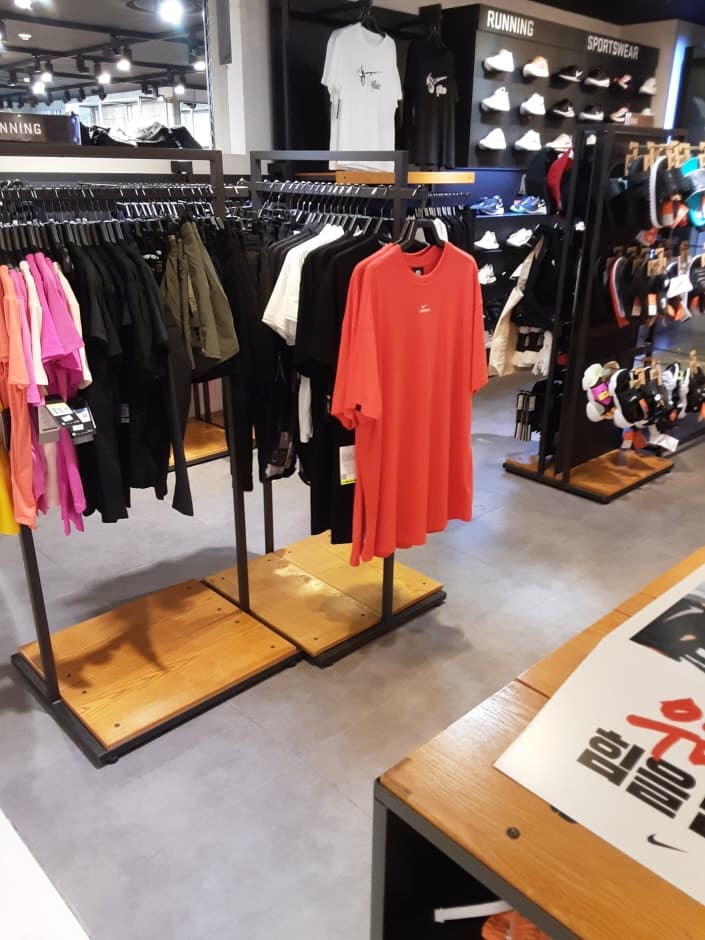 Nike - Lotte Gwangju Branch [Tax Refund Shop] (나이키 롯데광주)