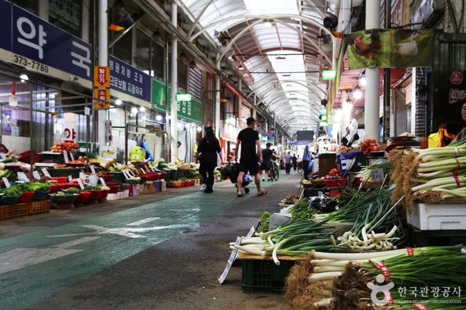 Osan Osaek Market (오산오색시장)