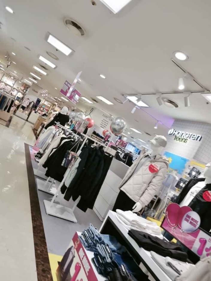 Hang Ten Junior - Newcore Sanbon Branch [Tax Refund Shop] (행텐주니어 뉴코아 산본점)