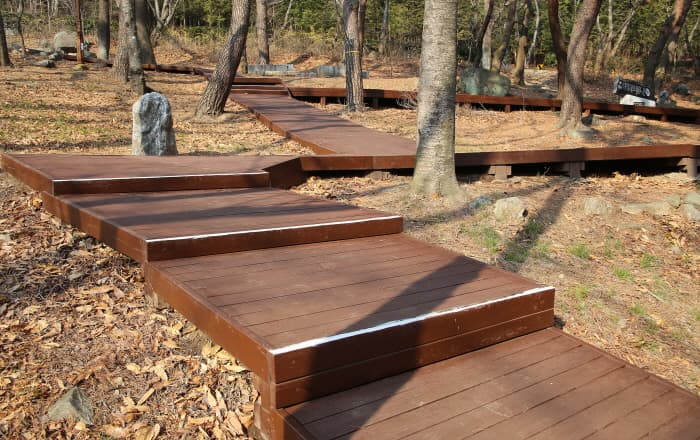 장복산조각공원 목재데크