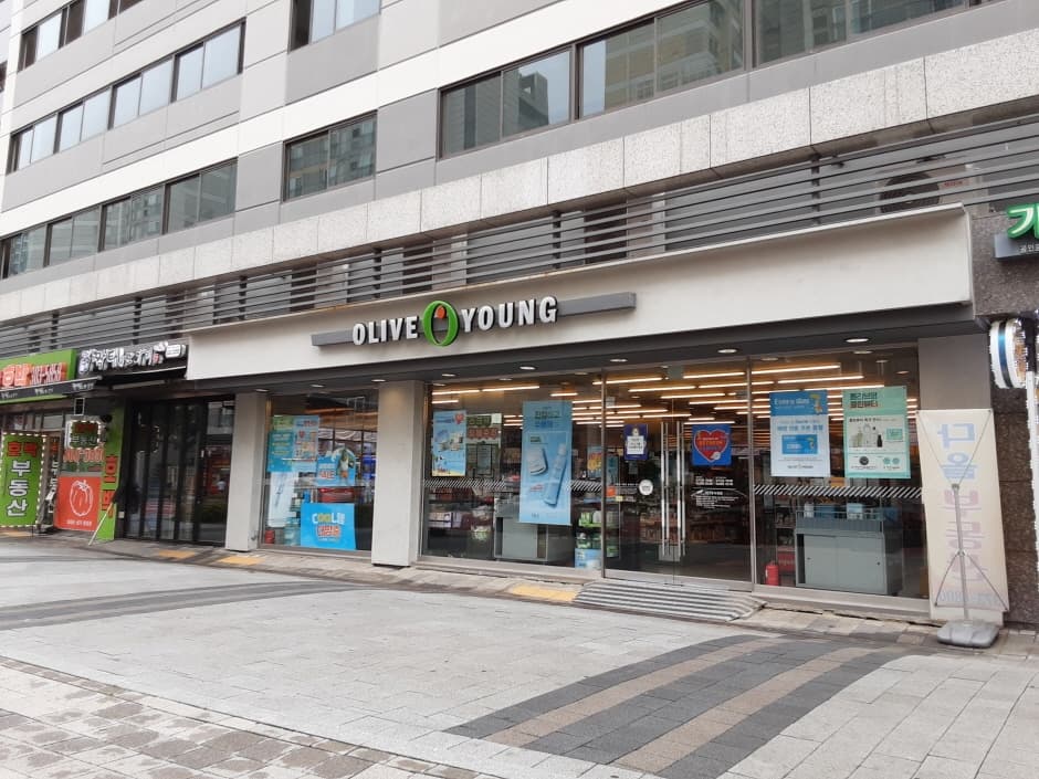 Olive Young - Ahyeon Station Branch [Tax Refund Shop] (올리브영 아현역)