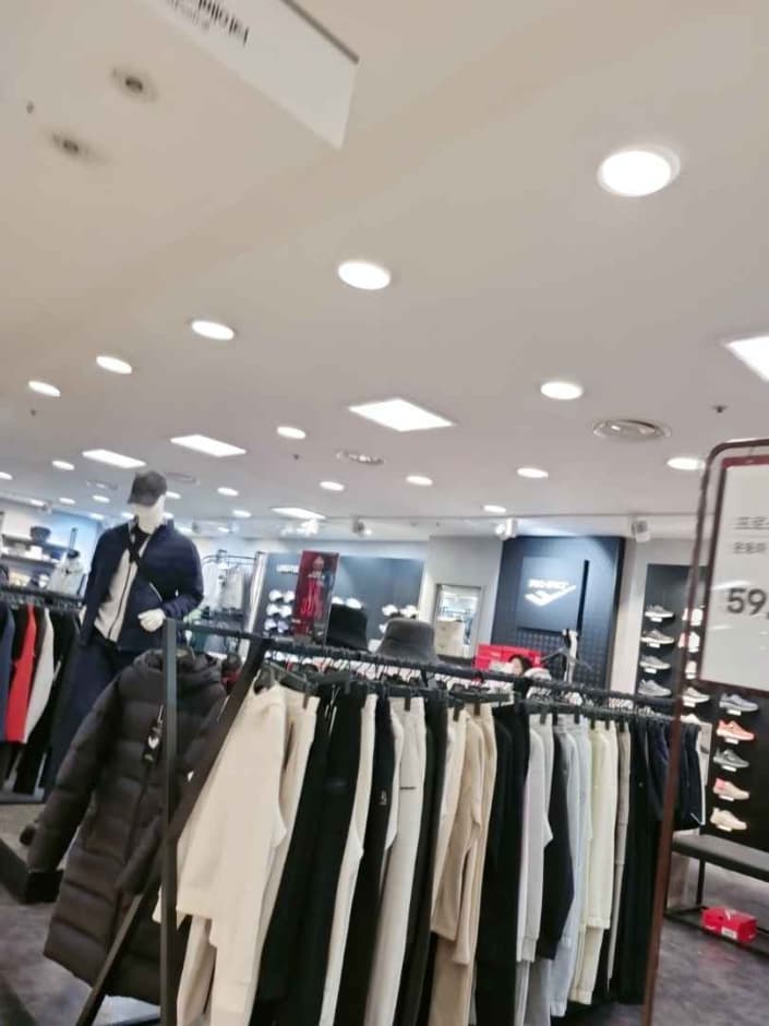 Pro - Newcore Gwangmyung Branch [Tax Refund Shop] (프로스펙스 뉴코아 광명점)