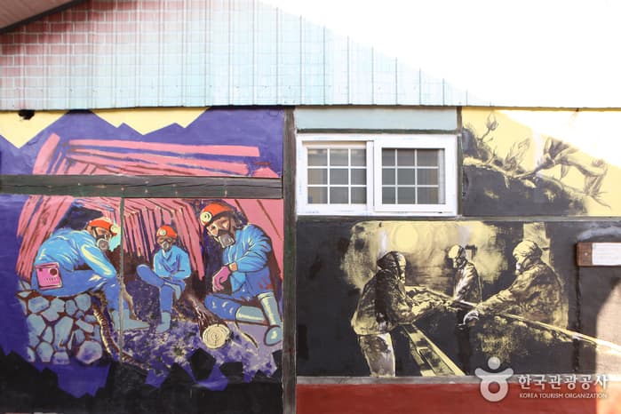 Taebaek Sangjang-dong Mural Village (태백 상장동 벽화마을)