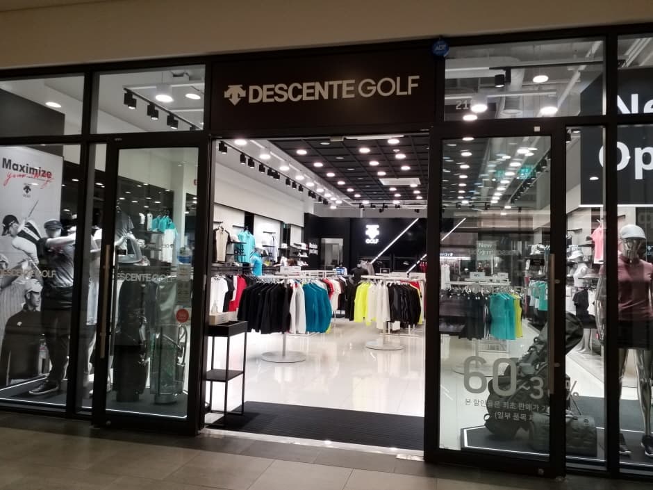 Descente [Tax Refund Shop] (데상트)