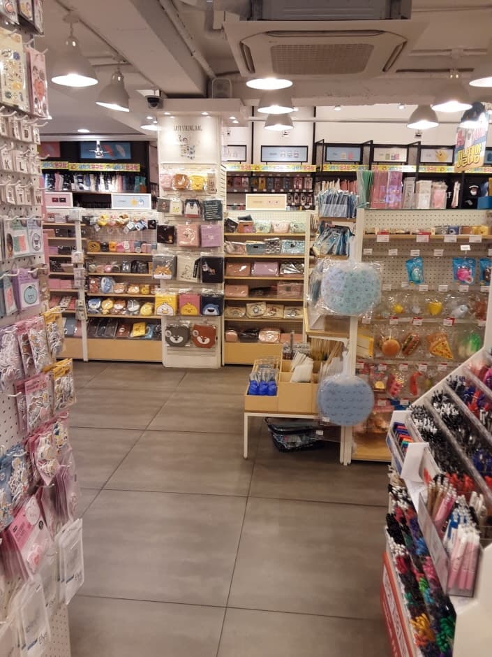 Artbox - Gyeongju Branch [Tax Refund Shop] (아트박스 경주)