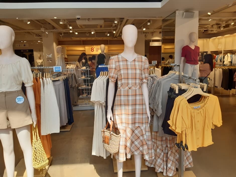 8 Seconds - Dongseong-ro 2(i)-ga Branch [Tax Refund Shop] (에잇세컨즈 동성로2가점)