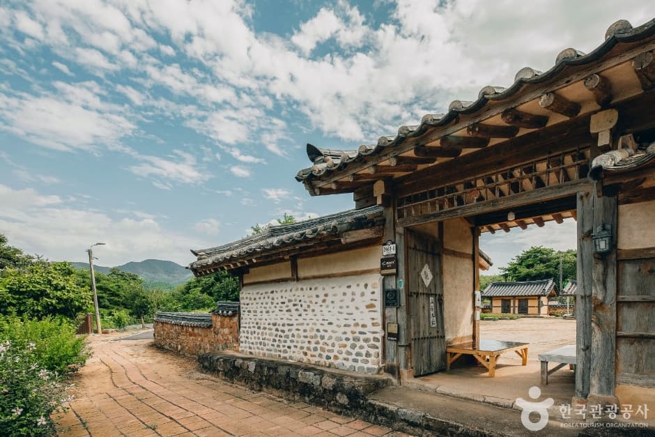 Jeongjae Head House (정재종택)