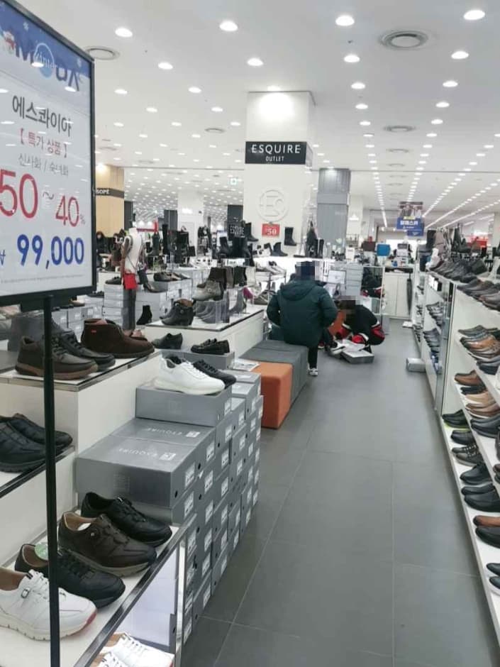 Esquire - MODA Outlet Incheon Branch [Tax Refund Shop]  (에스콰이아 모다아울렛 인천점)