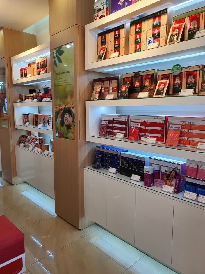 CheongKwanJang - Sinchon Station Branch [Tax Refund Shop] (정관장 신촌역)