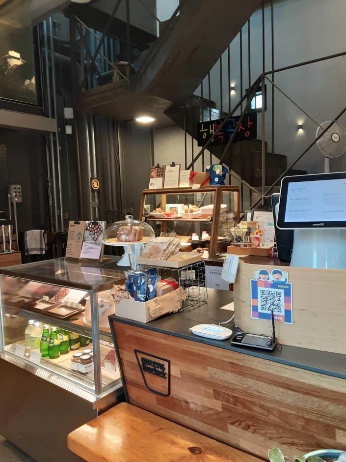 Queens Bucket - Dongdaemun Branch [Tax Refund Shop] (쿠엔즈버킷 동대문)