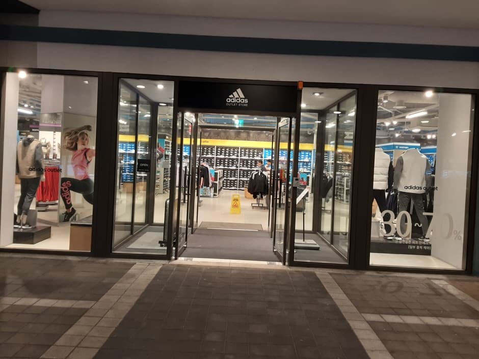 Adidas - Lotte Outlets Dongbusan Branch [Tax Refund Shop] (아디다스 롯데아울렛 동부산점)