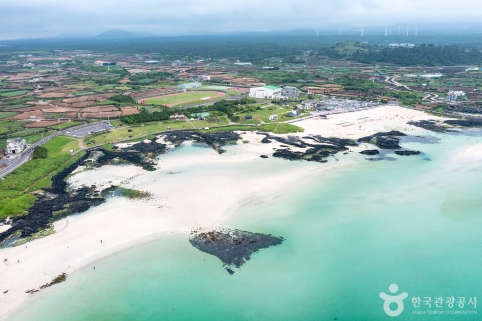 Gimnyeong Seongsegihaebyeon Beach (김녕성세기해변 (김녕해수욕장))