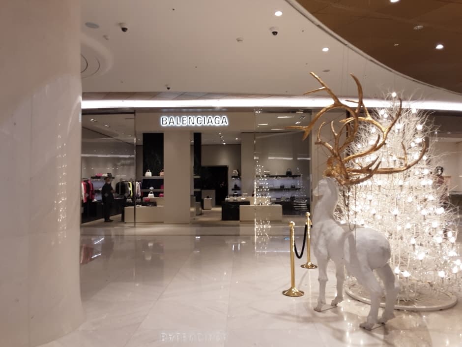 Balenciaga - Lotte Avenuel World Branch [Tax Refund Shop] (발렌시아가 롯데에비뉴엘월드점)
