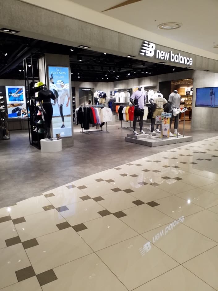 New Balance - TIMES SQUARE Branch [Tax Refund Shop] (뉴발란스 타임스퀘어)