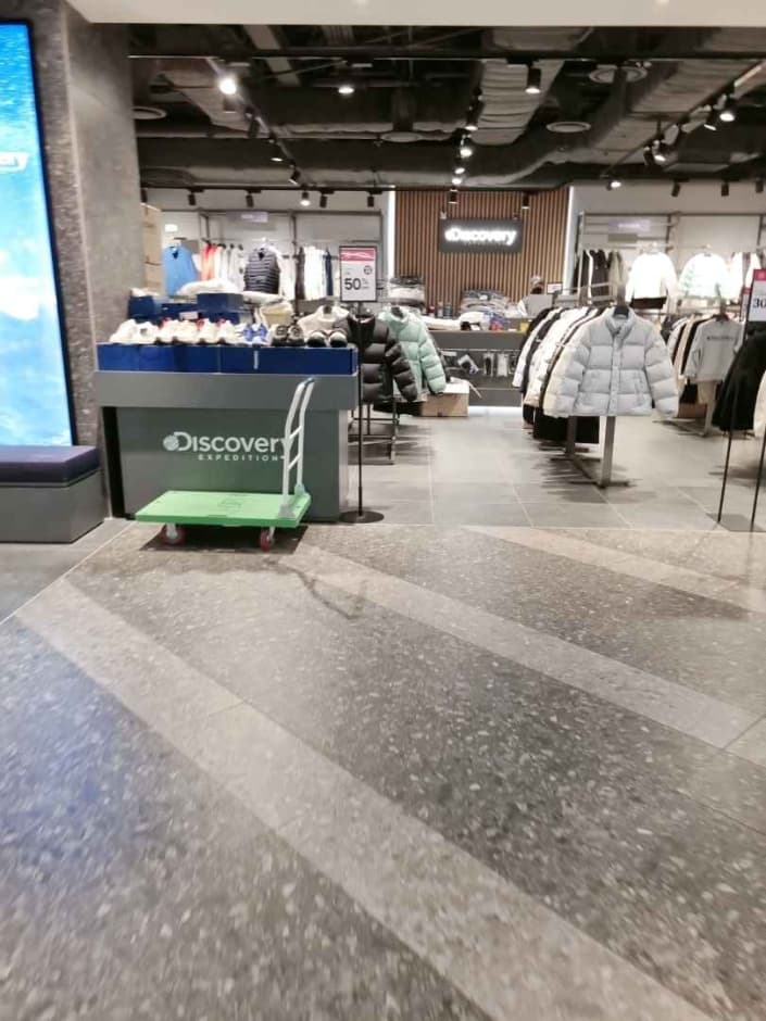 Discovery - NC Singuro Branch [Tax Refund Shop] (디스커버리 nc신구로)